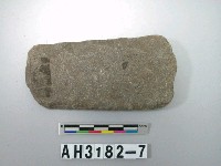 藏品(小型打製石斧)的圖片